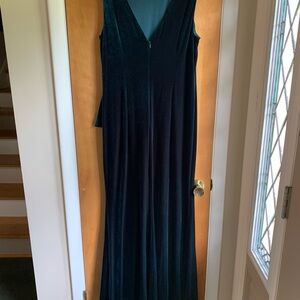 Jessica Howard Green Velvet Sheath Gown